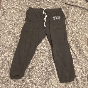 i’m selling sweatpants from gap they are gray